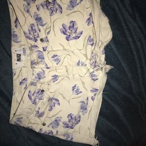 NEVER WORN... floral shorts..size 28